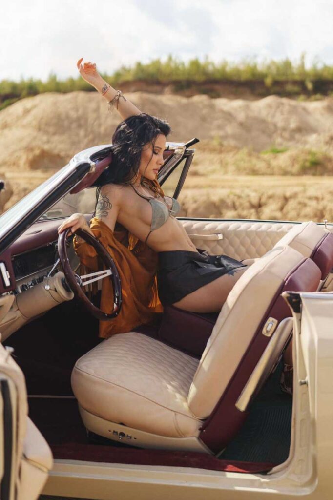 Эскортница