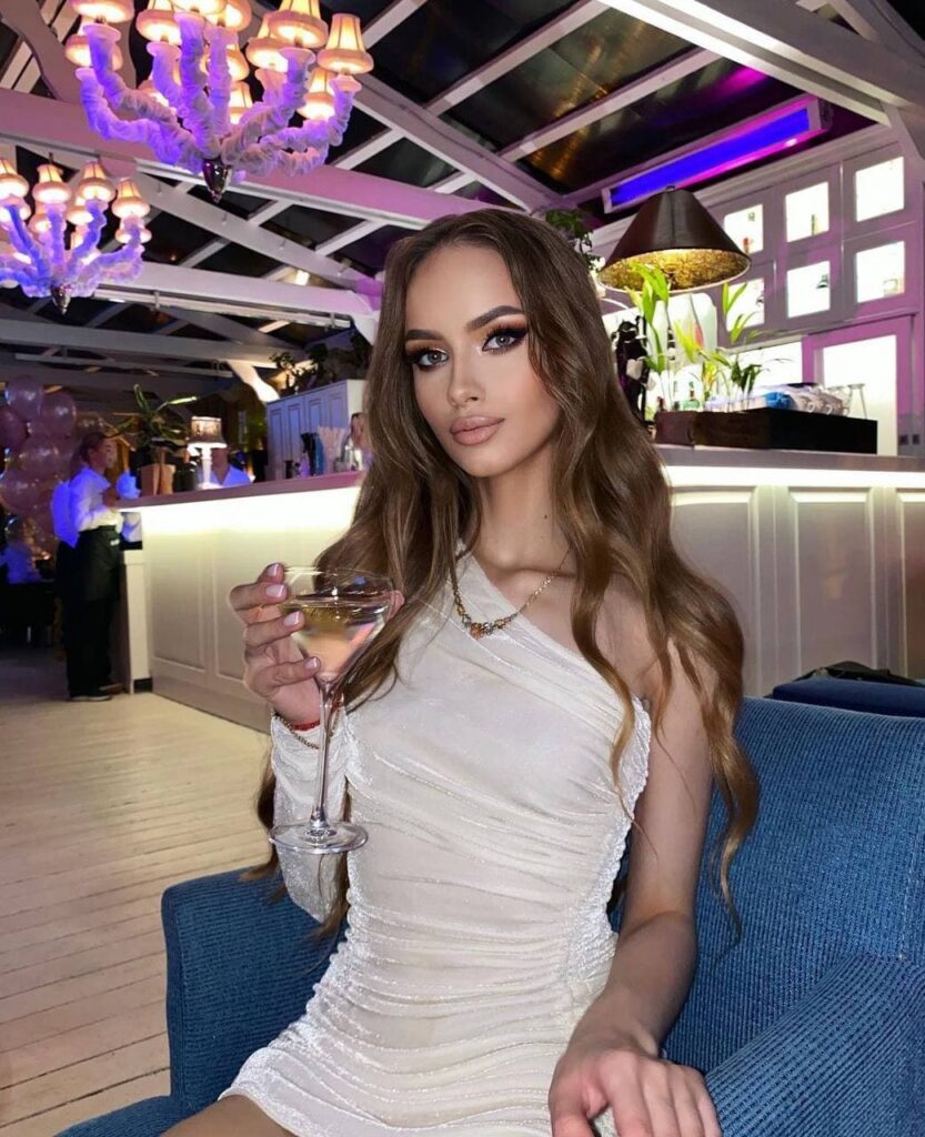 Эскорт-модель