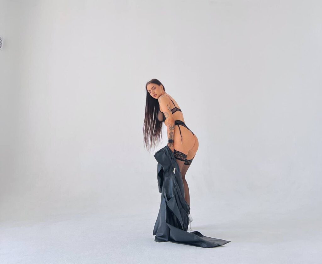 Эскортница