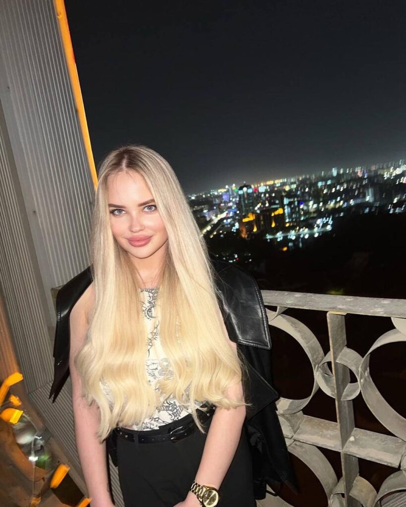 Эскорт-модель