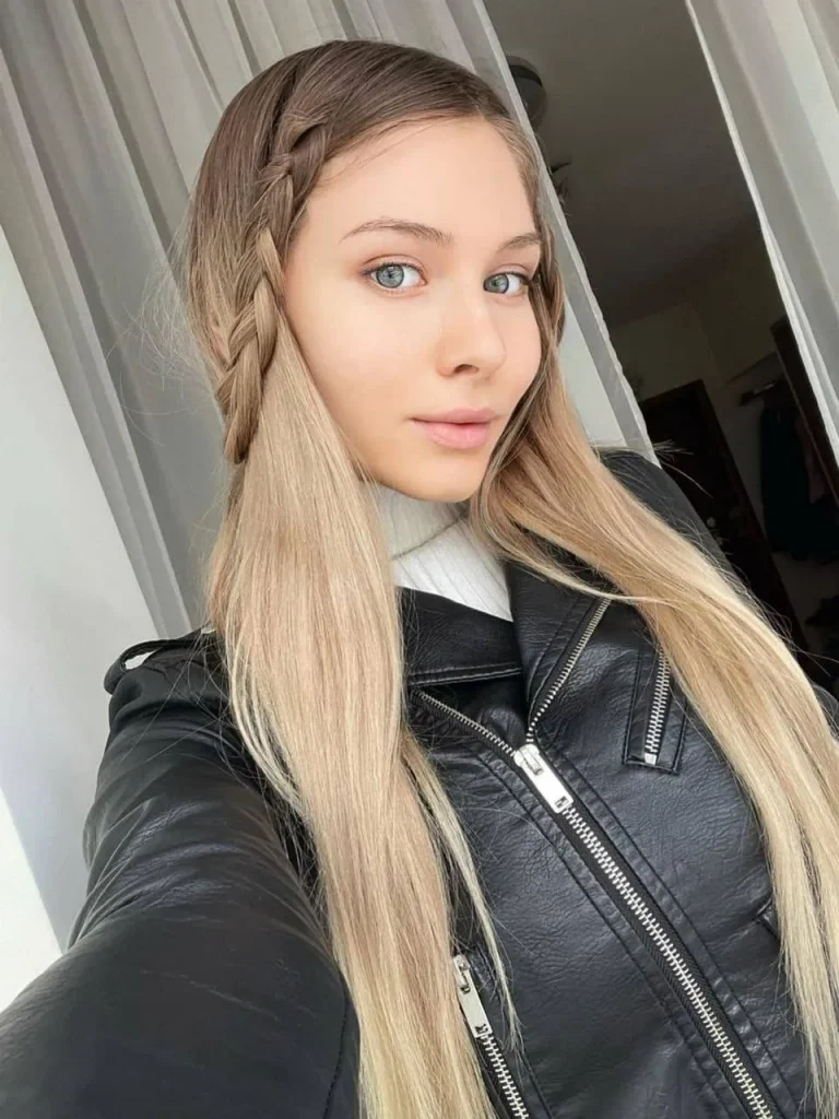 Эскортница