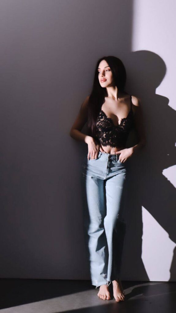 Эскортница