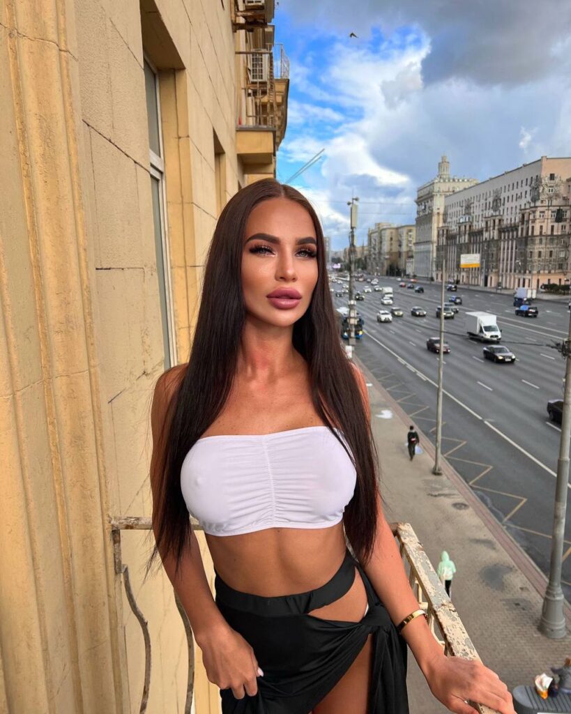 Эскортница